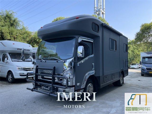 2019 Isuzu 700P C-type side-expansion RV