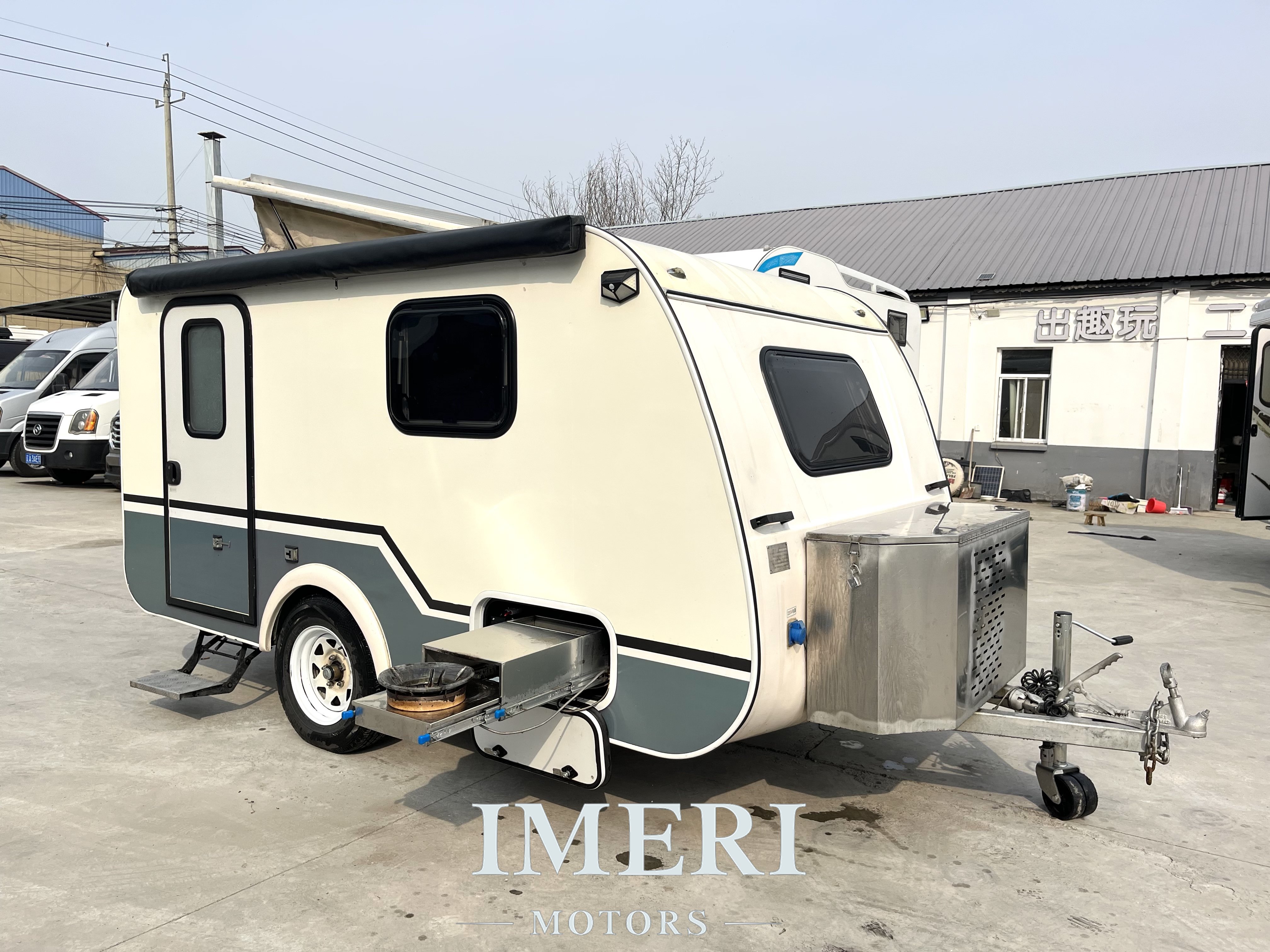 Raising the trailer in November 2020