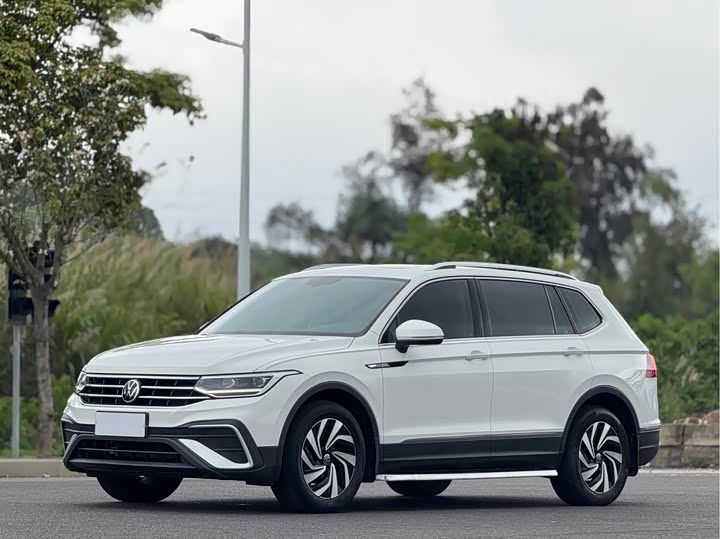 Tiguan L 2022 330TSI automatic two-wheel drive smart version