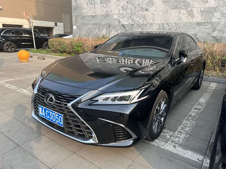 Lexus ES 2025 200 Premium Edition