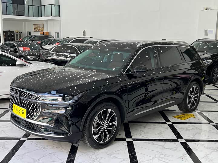Nautilus 2025 2.0T AWD Reserve