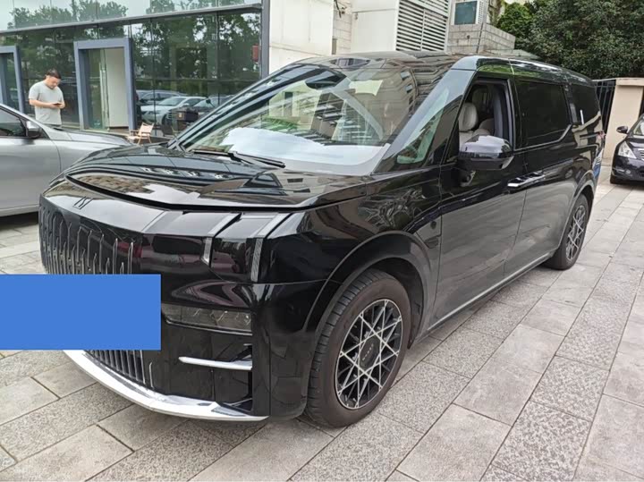 Zeekr 009 2024 6-Seater Executive AWD 108kWh