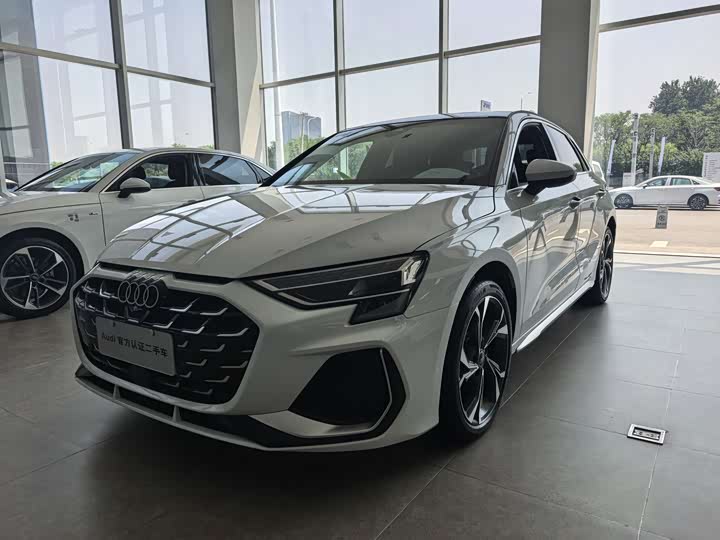 Audi A3 2025 Sportback 35TFSI Flying Spur Exclusive Model