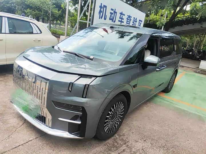 Zeekr 009 2024 6-Seater Executive AWD 108kWh