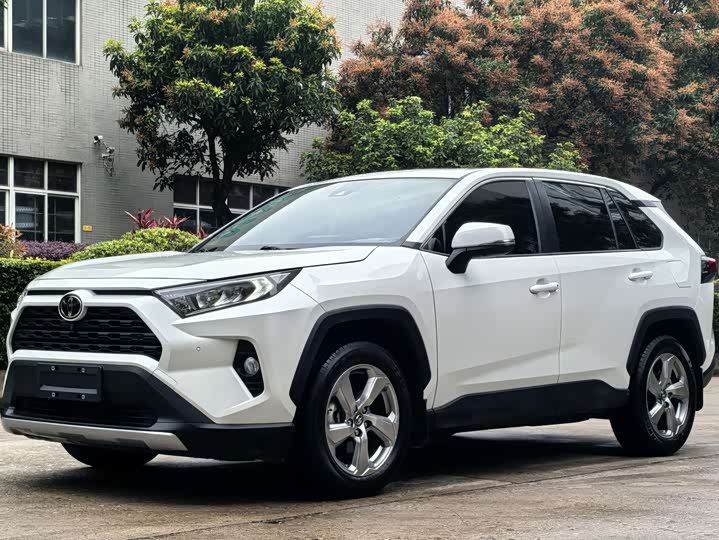 RAV4 Rongfang 2023 2.0L CVT two-wheel drive fashion Plus version