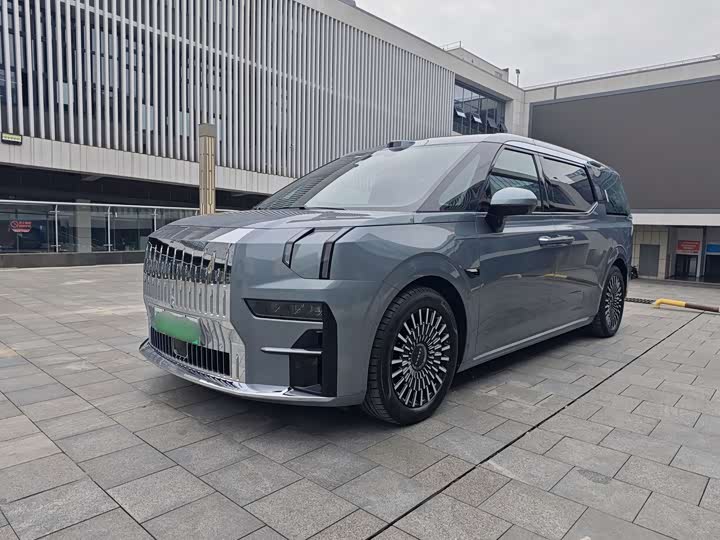 Zeekr 009 2024 6-Seater Executive AWD 108kWh