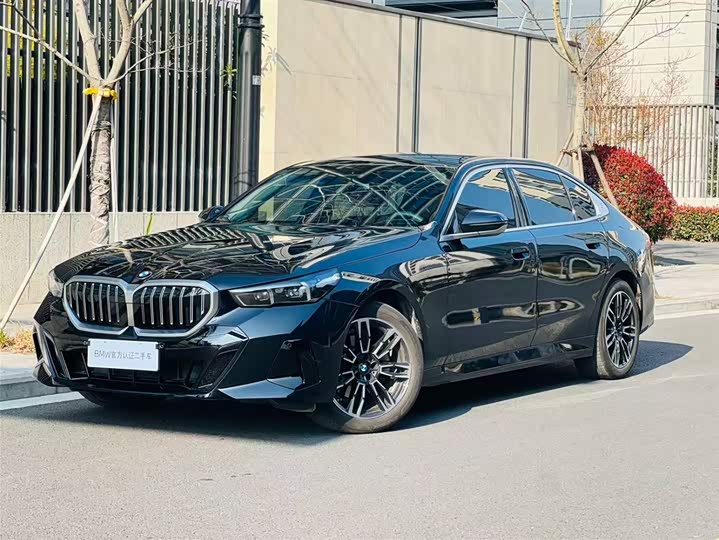 BMW5 Series 2026 Model 525Li M Sports Package