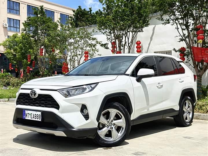 RAV4 Rongfang 2021 Model 2.0L CVT 2WD Fashion Edition