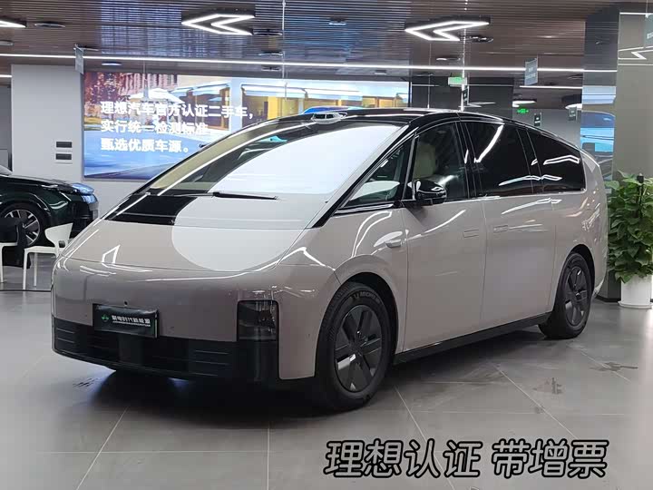 Li AutoMEGA 2025 Model Ultra Smart Renewal Edition