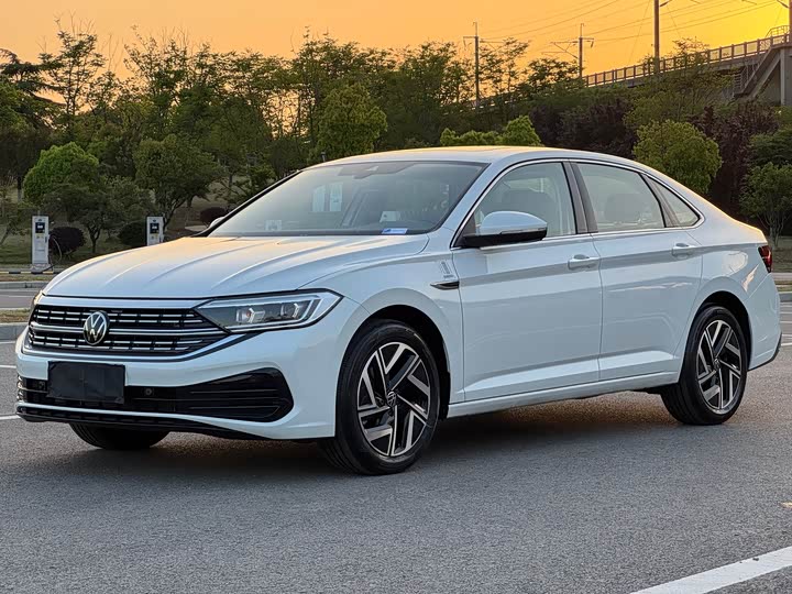 Sagitar 2025 Model 300TSI DSGBeyond Edition