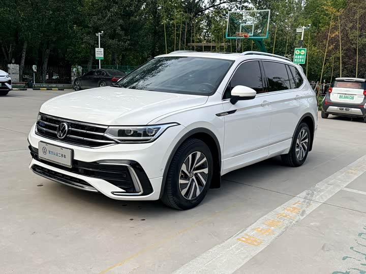 Tiguan LPlug-in Hybrid 2022 Model 430PHEV Plug-in HybridPremium Edition