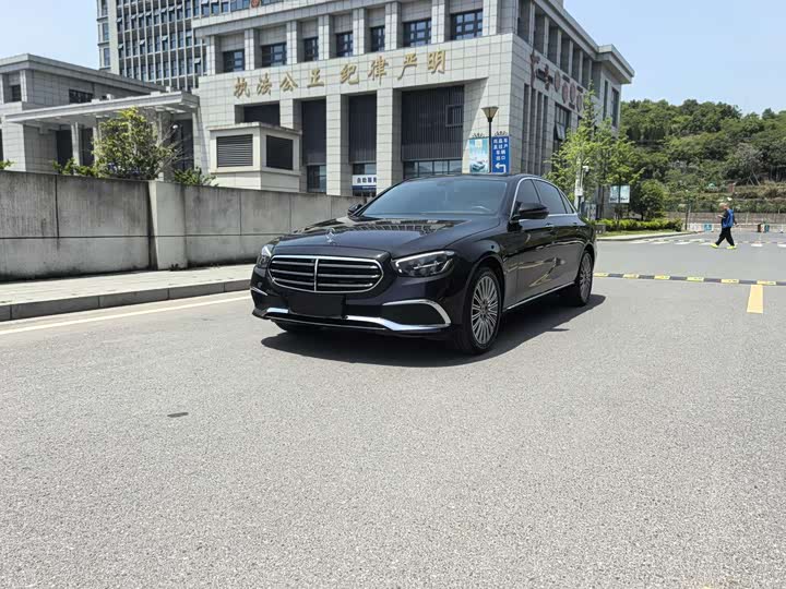 Mercedes-Benz E-Class 2023 E 300 L luxury model