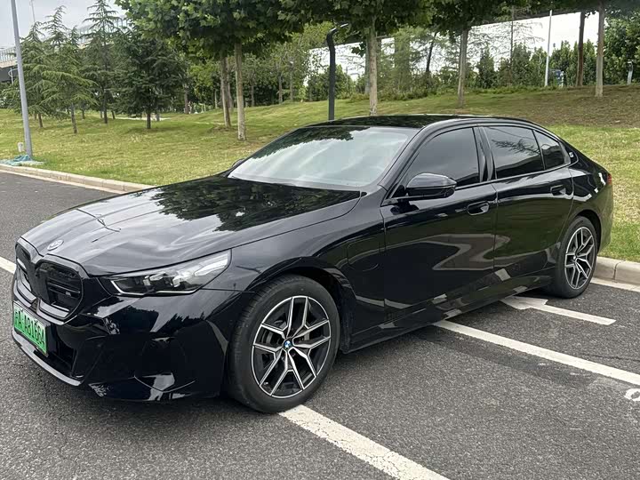 BMWi5 2025 Model eDrive 40L M Sports Package