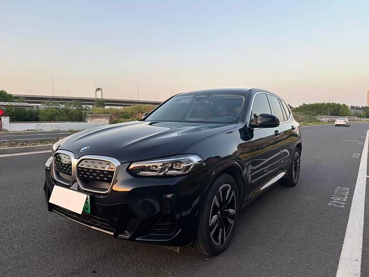 BMW iX3 2023 leading model