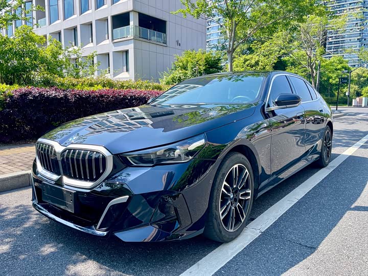 BMW 5 Series 2025 530Li Leading M Sports Package