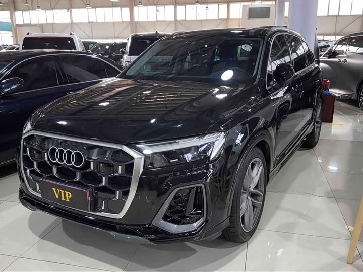 AudiQ7 2023 Model 55 TFSI quattro S PremiumModel