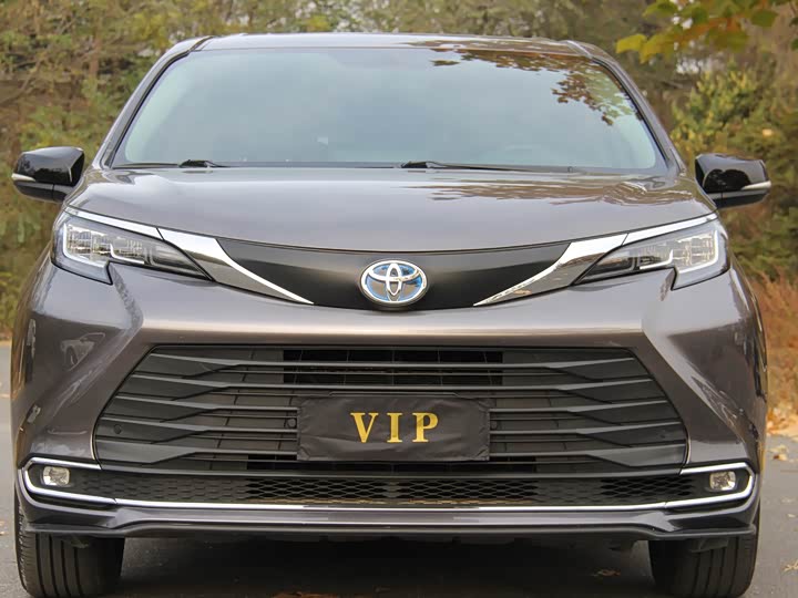 SIENNA 2021 2.5L Hybrid Platinum Edition