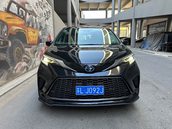 Granvia 2023 2.5L Hybrid Luxury