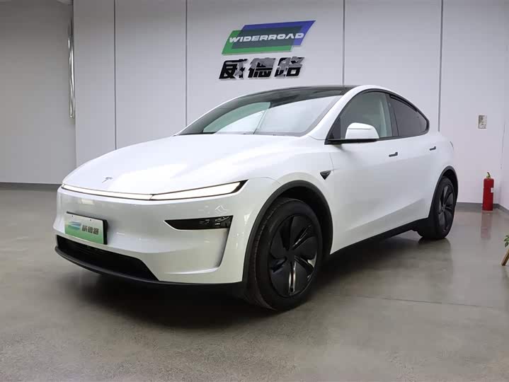 Model Y 2025 rear-wheel drive version