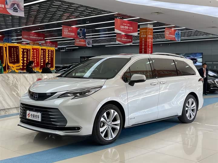 SIENNA 2023 2.5L Hybrid Premium Edition