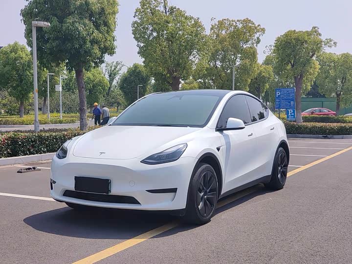Model Y 2024 rear-wheel drive version