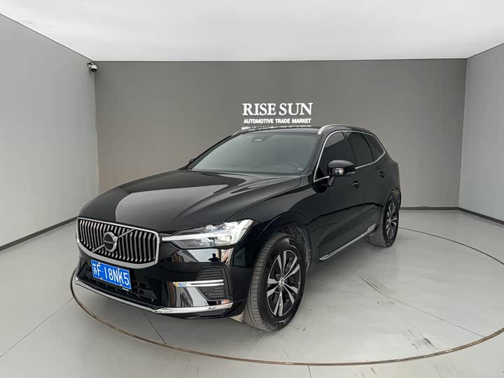 Volvo XC60 2023 model B5 four-wheel drive Zhiyi luxury version