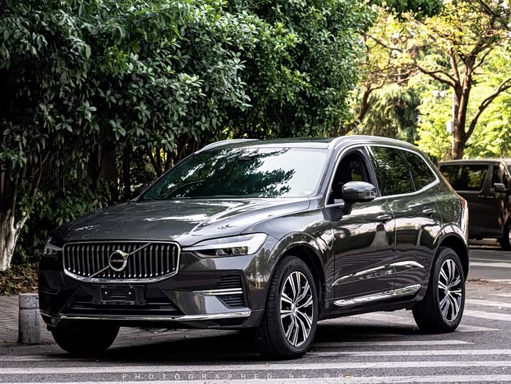 Volvo XC60 2022 B5 four-wheel drive Zhiyuan Deluxe Edition