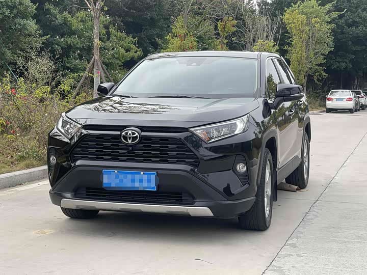 RAV4 Rongfang 2021 2.0L CVT two-wheel drive fashion version