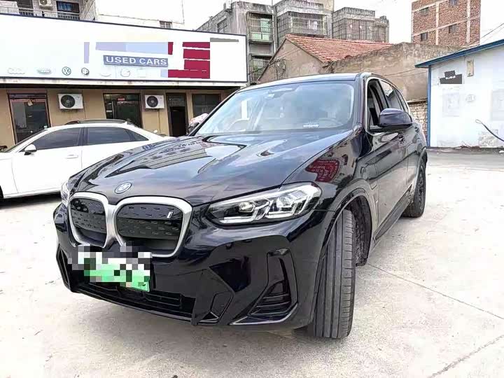 BMW iX3 2024 leading model