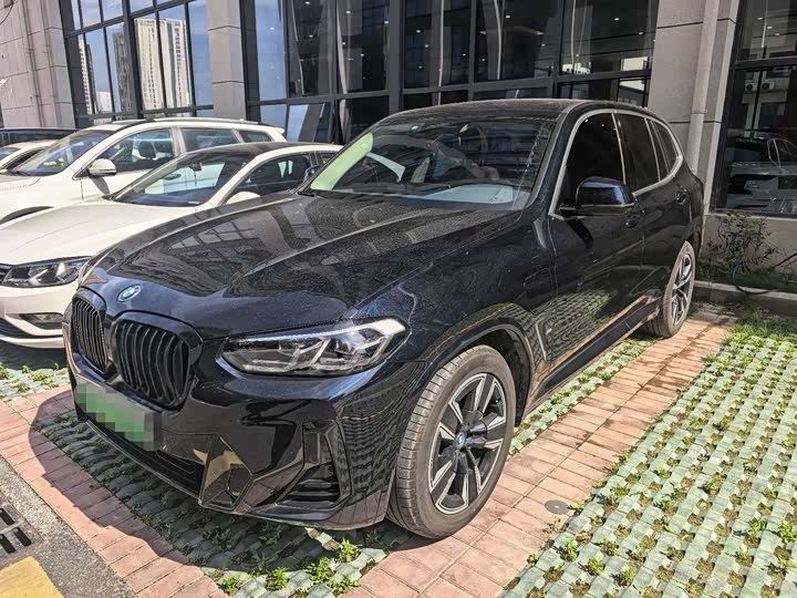 BMW iX3 2022 facelift leading model