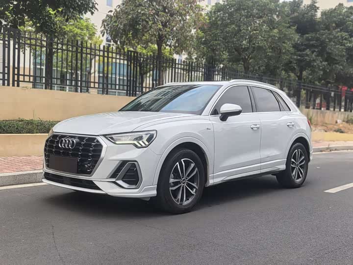 Audi Q3 2022 35 TFSI aggressive and dynamic