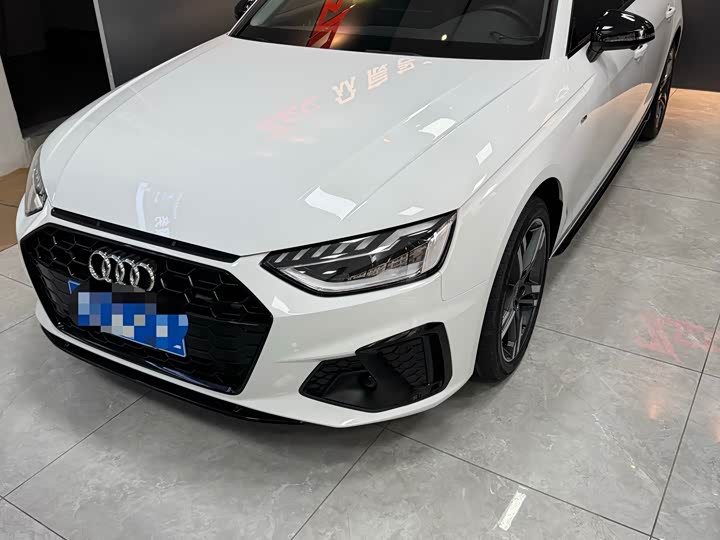 Audi A4L 2022 40 TFSI luxury and dynamic model