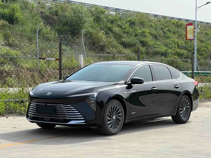 LaCrosse 2025 28T Platinum Edition