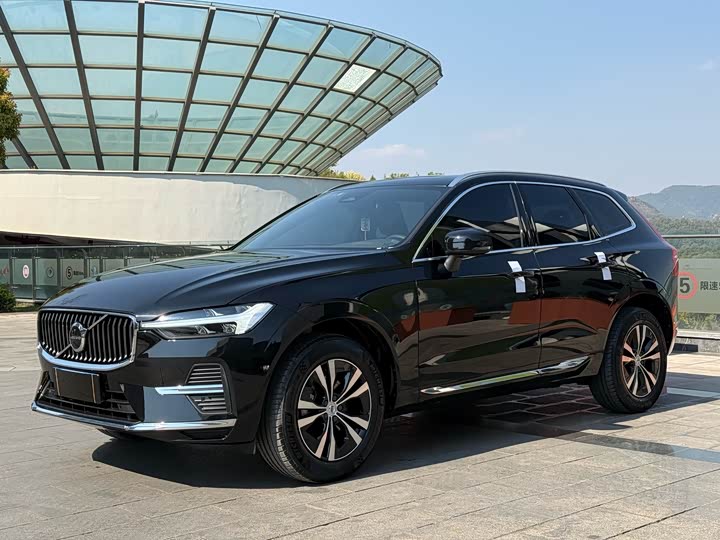 Volvo XC60 2023 model B5 four-wheel drive Zhiyi luxury version