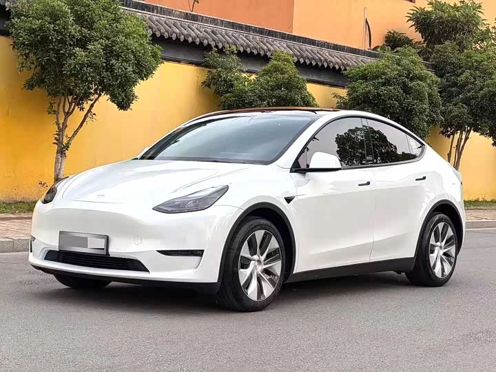 Model Y 2022 long-range all-wheel drive version