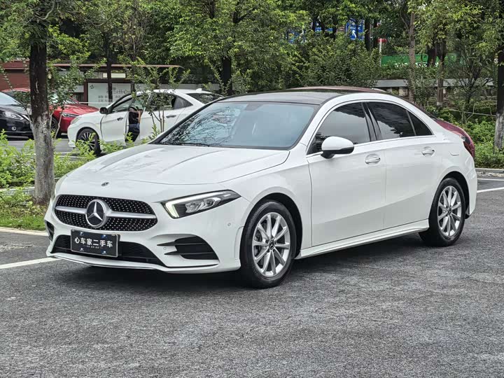 Mercedes-BenzA-Class+2021+Model+A+200+L+SportsSedan dynamic Model