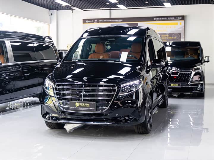 Mercedes-BenzV-Class+2024+Model+V+300+L+Long Wheelbase Premium+Edition