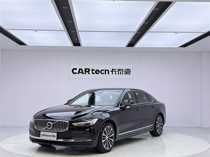 Volvo S90 2025 B5 Momentum Luxury Edition