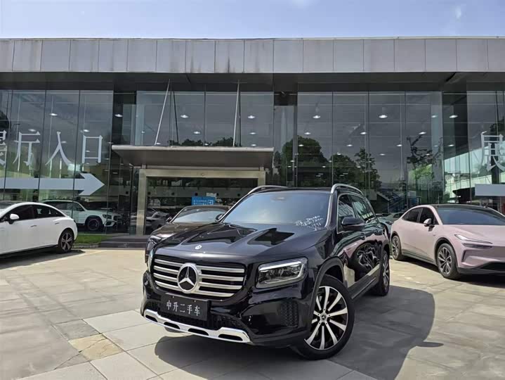 Mercedes-Benz GLB 2024 GLB 220 Fashion Model