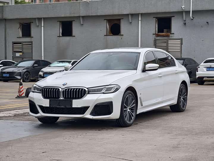 BMW 5 Series 2022 facelift 530Li leading M sports package