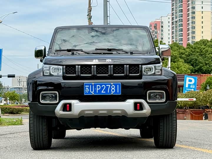 Beijing off-road BJ40 2020 2.0T automatic two-wheel drive city hunter version knight type