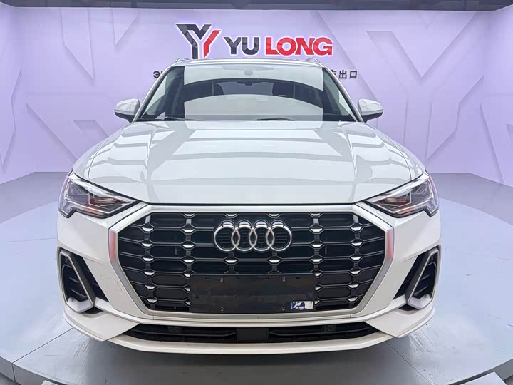 Audi Q3 2022 35 TFSI aggressive and dynamic