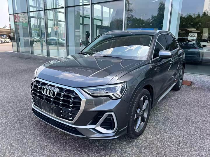 Audi Q3 2022 35 TFSI Fashionable and Dynamic