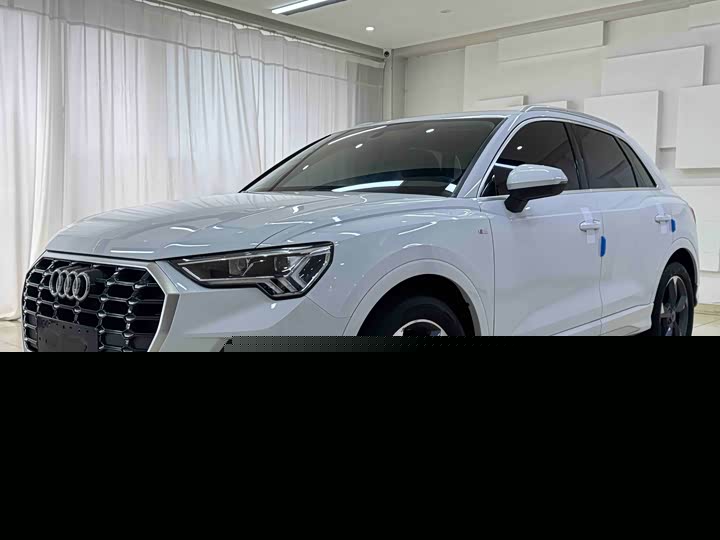 Audi Q3 2022 35 TFSI Fashionable and Dynamic