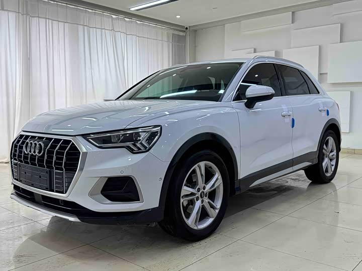 Audi Q3 2022 35 TFSI Fashionable and Dynamic