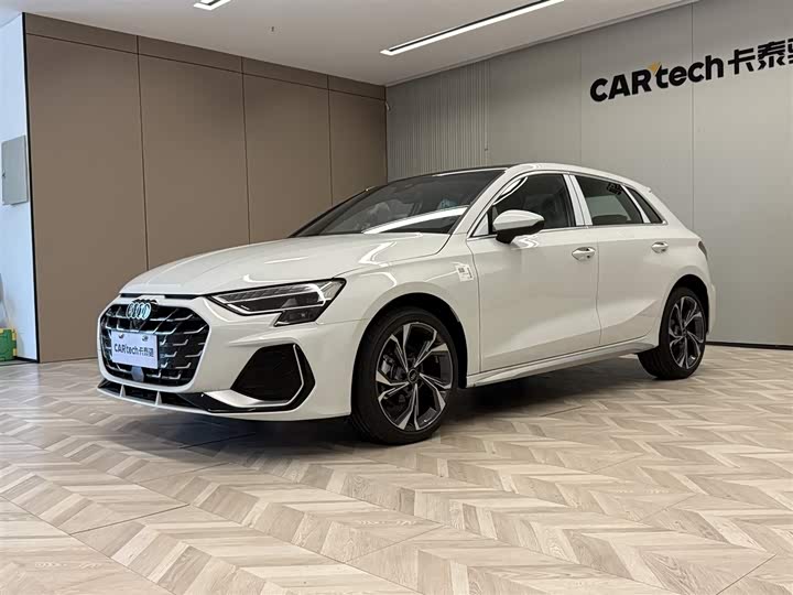 Audi A3 2025 Sportback 35TFSI Flying Spur Exclusive Model