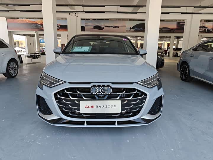 Audi A3 2025 Sportback 35TFSI Flying Spur Exclusive Model