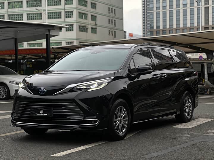 2021 Toyota Sienna 2.5L Hybrid Deluxe Edition