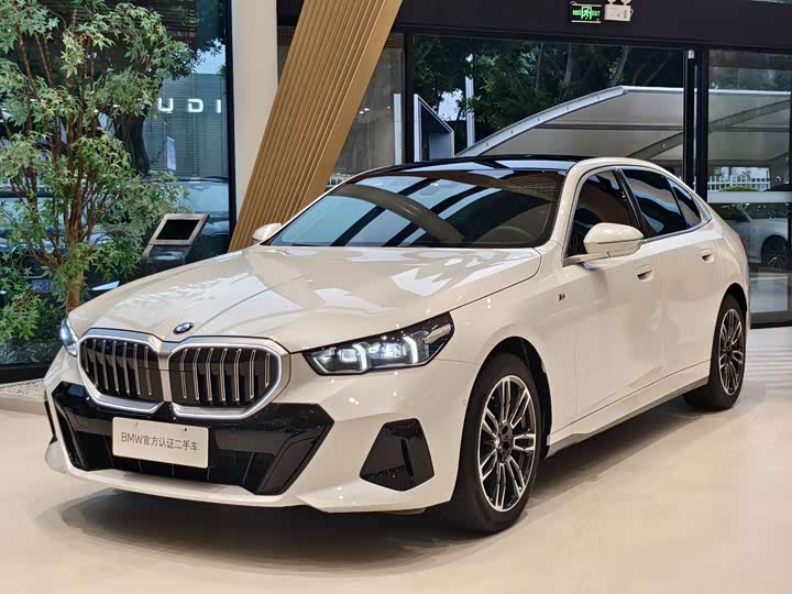 BMW 5 Series 2025 525Li M Sports Package