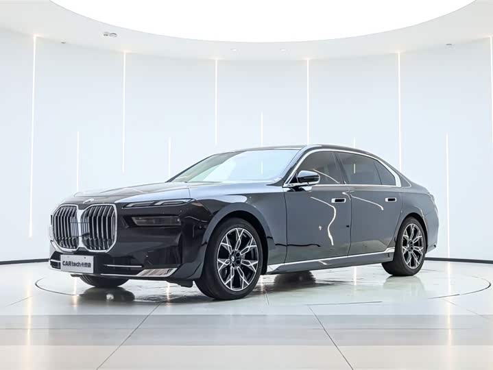 BMW 7 Series 2023 735Li Luxury Line